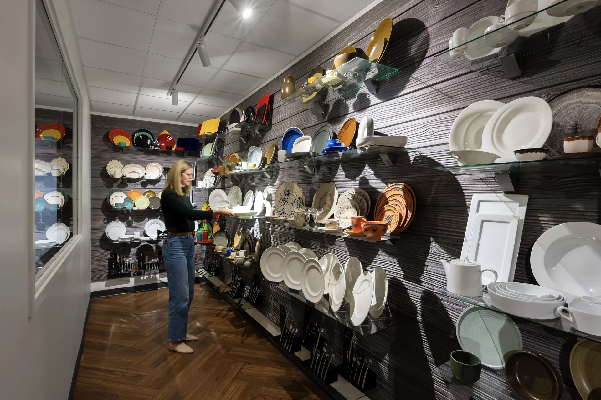 Tabletop and smallwares showroom