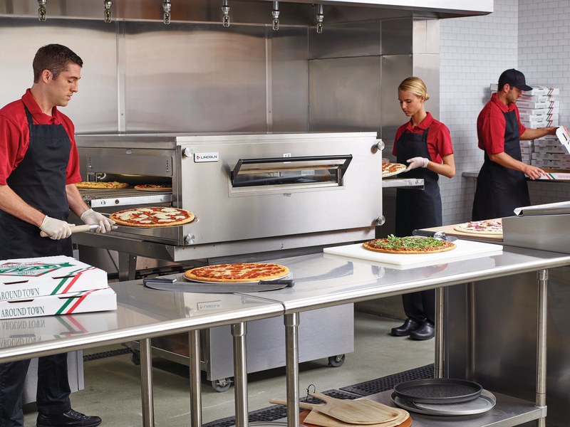The Lincoln Aperion XL One 3255 conveyor oven — front-removable door and conveyor