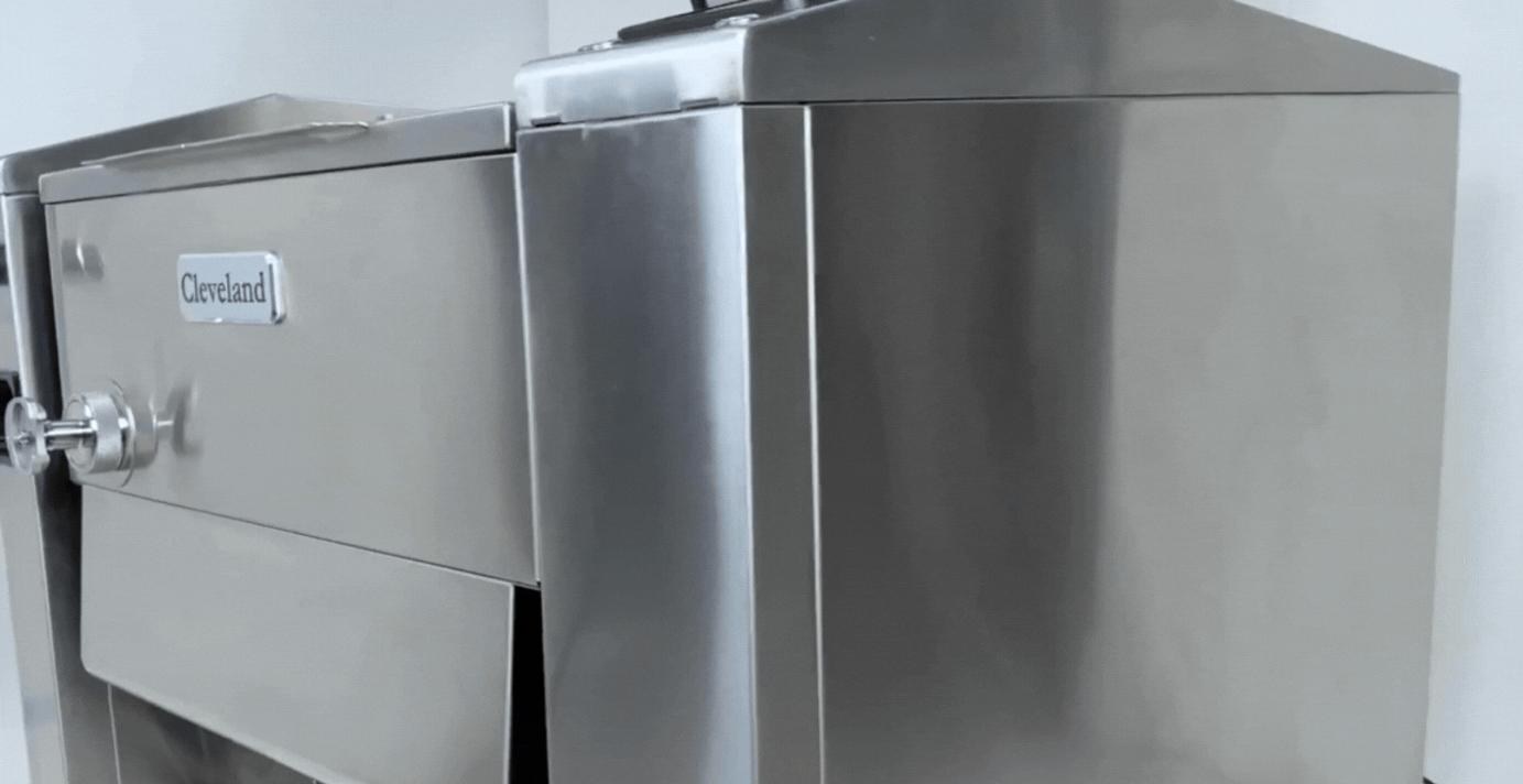 The Cleveland NovoPan T5 gas tilt skillet